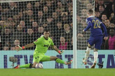 'Amazing' Emiliano Martinez helps Aston Villa earn FA Cup replay with Chelsea