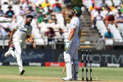 Aiden Markram - David Bedingham - Tony De-Zorzi - Tristan Stubbs - SA v India: 23 wickets fall on manic opening day of Cape Town Test - thenationalnews.com - South Africa - India