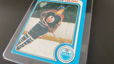 Wayne Gretzky - Gretzky rookie cards could be hiding in mystery collection put up for auction by Sask. family - cbc.ca - county Dallas