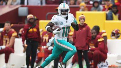 Tyreek Hill back at Dolphins practice Friday after fire at home - ESPN