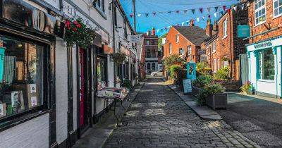 Charming lane is a relic from old Manchester - with cottages owned by one family - manchestereveningnews.co.uk