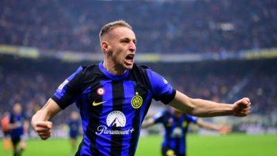 Late Frattesi goal gives Inter 2-1 win over Verona in dramatic finish