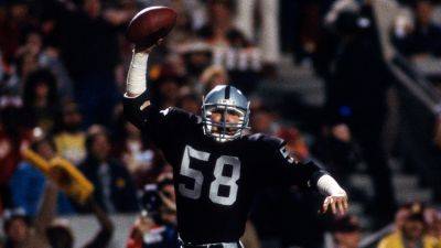 Super Bowl champ Jack Squirek, responsible for one of NFL's 'all-time great plays,' dead at 64