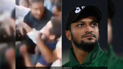 Shakib Al-Hasan - Bangladesh Cricket Star Shakib Al Hasan Slaps Fan, Video Goes Viral - sports.ndtv.com - Bangladesh