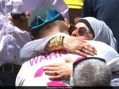 "She Calls Him Shaitan": Usman Khawaja After Retiring David Warner Hugs His Mother