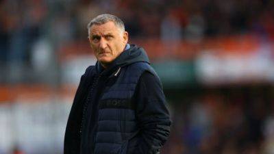 Birmingham City appoint Mowbray as Rooney's replacement
