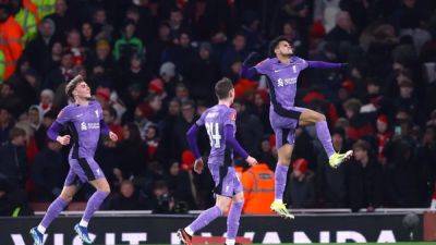 Liverpool strike late to knock Arsenal out of FA Cup, Man City cruise