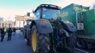 Olaf Scholz - German farmers block major highways with tractors in protest against plans to scrap diesel tax break - euronews.com - Germany