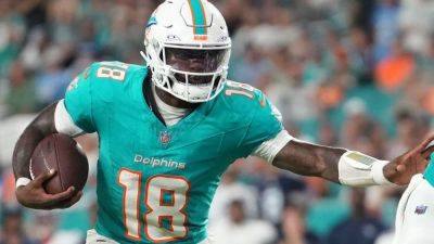 Mike McDaniel hints at offensive changes after Dolphins lose - ESPN