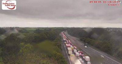 M4 crash causes serious disruption near Pyle