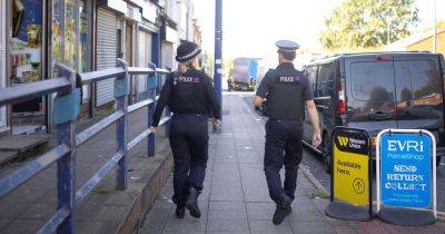 Three knuckle dusters, two hammers and dozens of knives... all of the deadly weapons found inside our schools - manchestereveningnews.co.uk