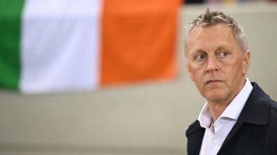 Heimir Hallgrimsson urges players to 'stick chests forward'