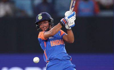 Harmanpreet Kaur's Final Over Act Stuns Everyone, Questions Arise On Indian Team