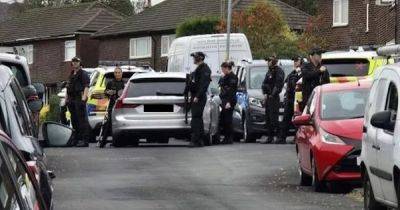 Armed police scrambled and residents ordered to stay inside homes as dog escapes and bites neighbour - manchestereveningnews.co.uk