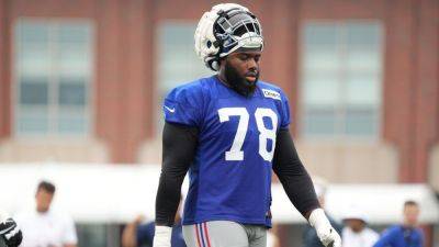 Sources - Giants star LT Andrew Thomas (foot) out indefinitely - ESPN