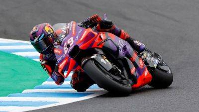 Martin takes pole in Australia Grand Prix qualifying