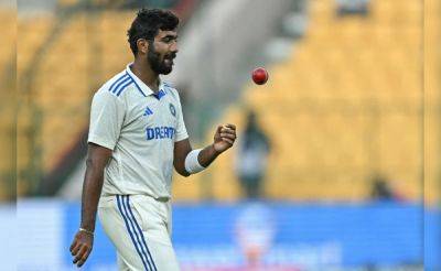 Tim Southee - Jasprit Bumrah - Jasprit Bumrah Suffers Bleeding Middle Finger, But Continues Bowling During India vs New Zealand Game - sports.ndtv.com - county Day - New Zealand - India