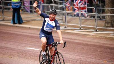 Chris Hoy - Paris Games - Six-time Olympic champion Hoy reveals he has terminal cancer - channelnewsasia.com - Britain - Scotland