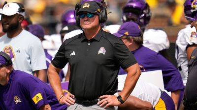 East Carolina fires football coach Mike Houston amid 3-4 start - ESPN