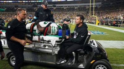 Jets guard Xavier Newman taken to hospital with neck injury - ESPN - espn.com - New York