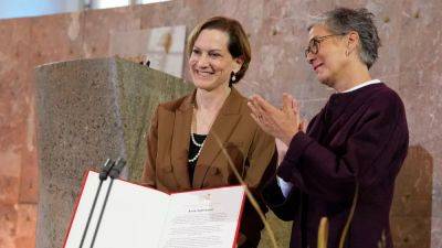 Peace - US writer Anne Applebaum appeals for arms for Ukraine as she accepts German Peace Prize - euronews.com - Russia - Ukraine - Germany - Usa - Poland