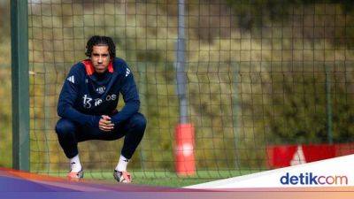 Akhirnya Leny Yoro Tampak Lagi di Latihan MU