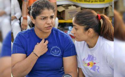 Brij Bhushan - Sakshi Malik - Vinesh Phogat Breaks Silence On Sakshi Malik's 'Greed' Allegation, Says "No One Gave..." - sports.ndtv.com - India
