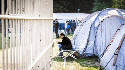 EPP and far right MEPs call to build a wall at the EU border, stoking controversy