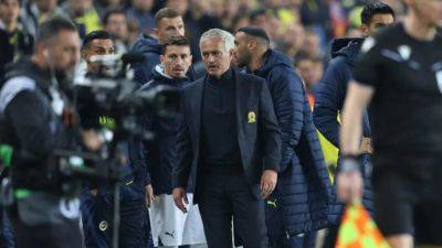 Fenerbahce coach Mourinho up to old tricks in Man Utd draw