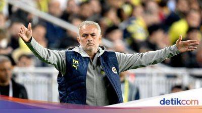 Mourinho Pertahankan Rekor Sip di Kandang Lawan Man United