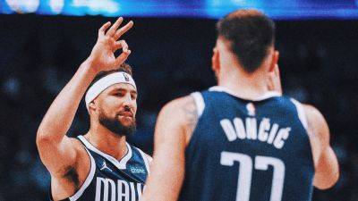 Klay Thompson scores 22 points, breaks franchise 3-point record in Mavs debut