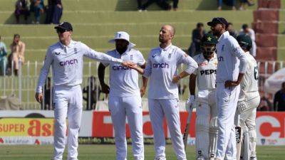 Cricket–Pakistan beat England by nine wickets to win series 2-1