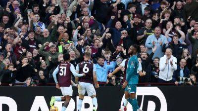 Emery lauds 'fantastic' Villa despite late disappointment