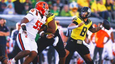 Dillon Gabriel leads No. 1 Oregon to 38-9 rout of No. 20 Illinois