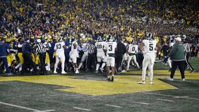 Michigan win over Michigan State ends with punches thrown - ESPN