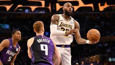 LeBron takes over late vs. Kings, but stresses Lakers 'a team' - ESPN