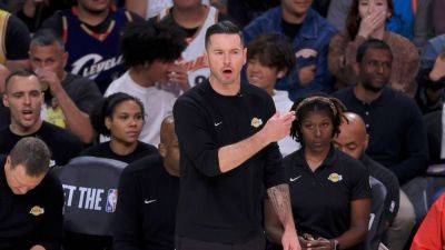 Lakers coach JJ Redick comes clean about watching game film in car wash - ESPN