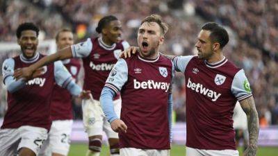 Late Bowen penalty gives West Ham dramatic win over Man United