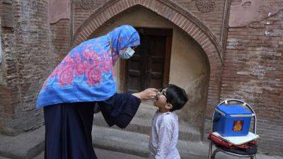 Pakistan launches childhood vaccination campaign amid worrying surge in polio cases - euronews.com - Afghanistan - Pakistan