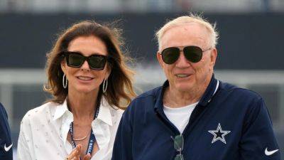 Jerry Jones' kids involved in freak car accident outside stadium before game vs 49ers: report - foxnews.com