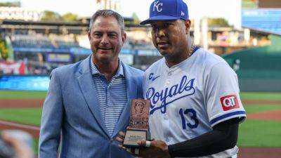 Royals catcher Salvador Perez wins Roberto Clemente Award - ESPN - espn.com - Colombia - county Valencia - Venezuela - Puerto Rico - Nicaragua