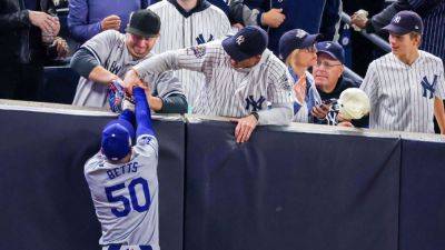 World Series fan ejected for prying ball from Betts' glove - ESPN