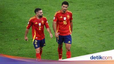 Jude Bellingham - Dani Carvajal - Rodri Ditelepon Carvajal Usai Dapat Ballon d'Or - sport.detik.com