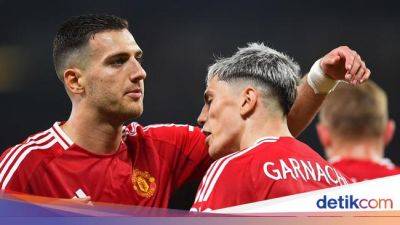 Bruno Fernandes - Diogo Dalot - Conor Coady - Ruud Van-Nistelrooy - Alejandro Garnacho - Hasil Minimal MU Usai Pekan yang Sulit - sport.detik.com
