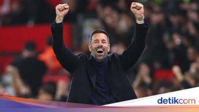 Van Nistelrooy Nikmati Kemenangan Pertama Melatih MU