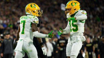 Oregon and its 14 transfer starters just beginning to 'jell' - ESPN