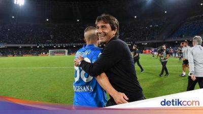 Kesulitan di Awal Musim, Conte Tak Mengira Napoli Kini di Puncak