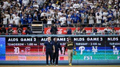 Will Smith - Fernando Tatis-Junior - Manny Machado - Jack Flaherty - Padres-Dodgers NLDS Game 2 delayed after fans throw objects on field - ESPN - espn.com - Los Angeles - county San Diego