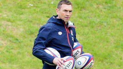 Kevin Sinfield to continue with England coaching role after agreeing new terms