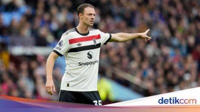 Jonny Evans Man of The Match, Berbatov: Pemain-pemain MU Harusnya Malu